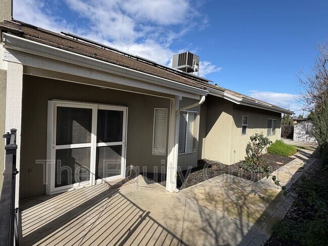 Building Photo - 540 W Birch Ct