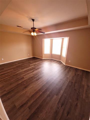 Building Photo - 1105 Essex Dr