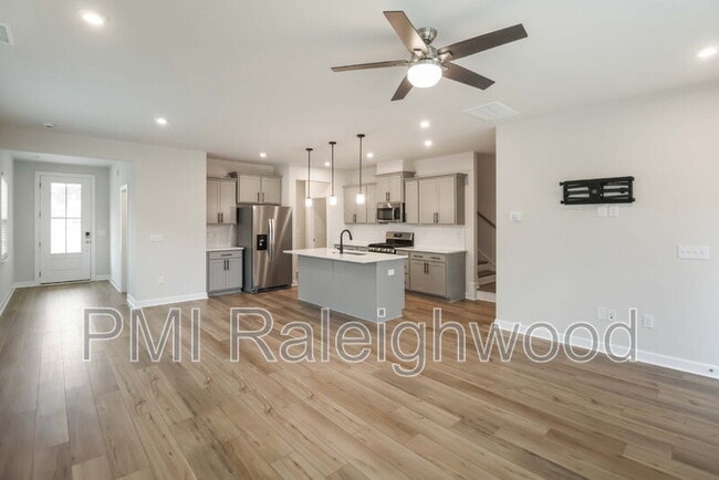 Building Photo - 521 Brittany Ct