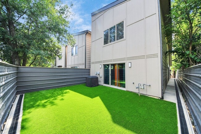 Building Photo - 6739 Calhoun Rd