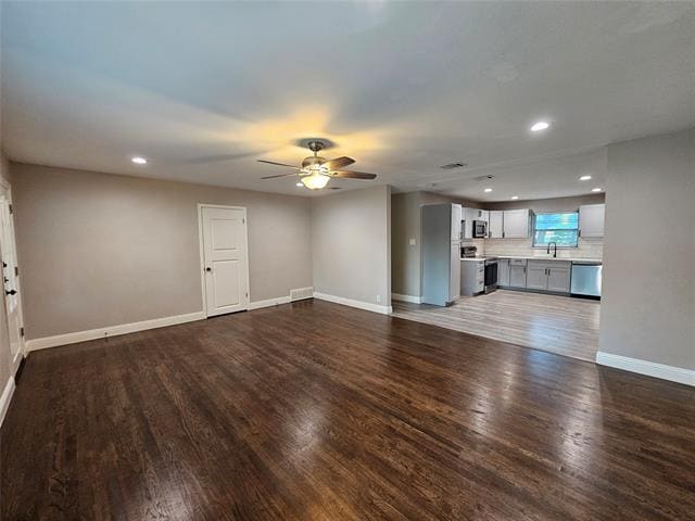 Building Photo - 800 Valley View Dr