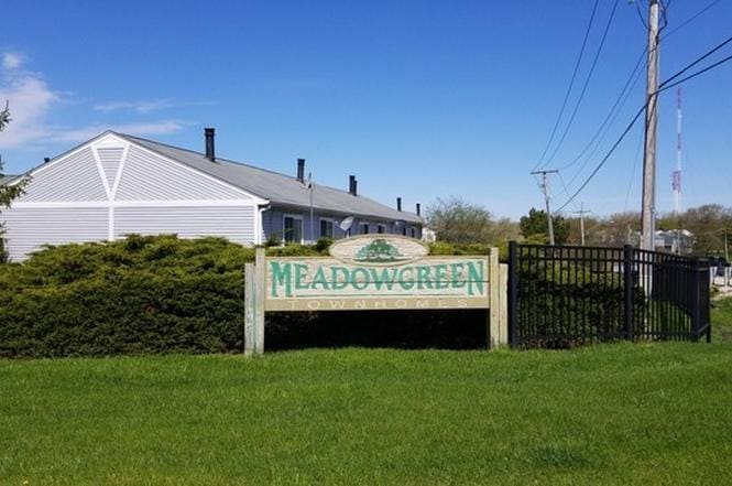 Building Photo - 520 Meadow Green Ln