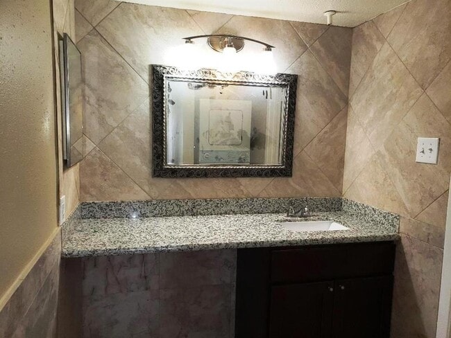 Building Photo - 10555 Turtlewood Ct