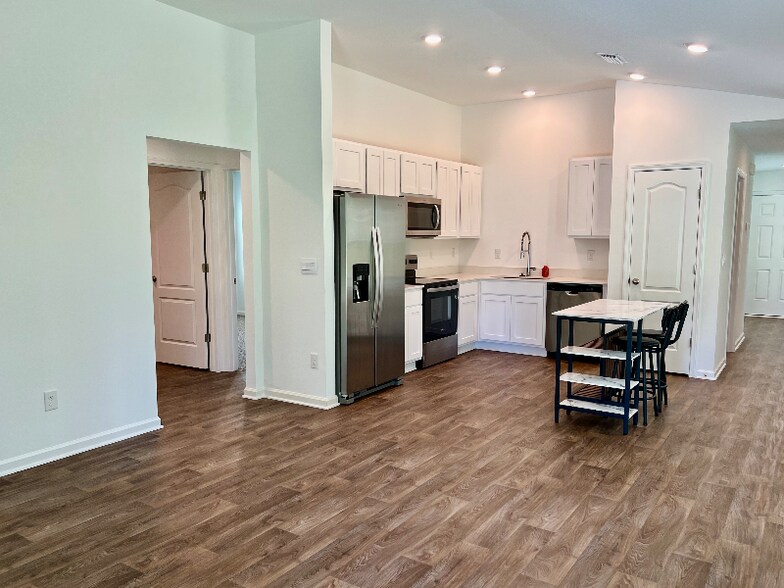 Building Photo - 56 Pilgrim Dr