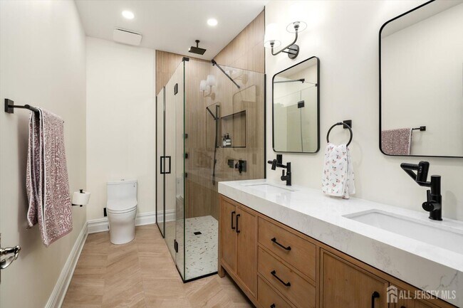 Building Photo - 11 Hamilton Dr