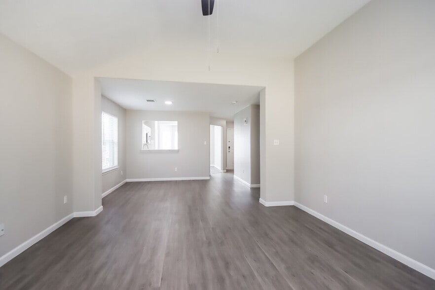 Building Photo - 1615 Trail Oaks Ct