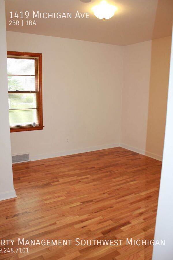 Building Photo - Newly updated 2 bedroom, 1 bath unit in St...