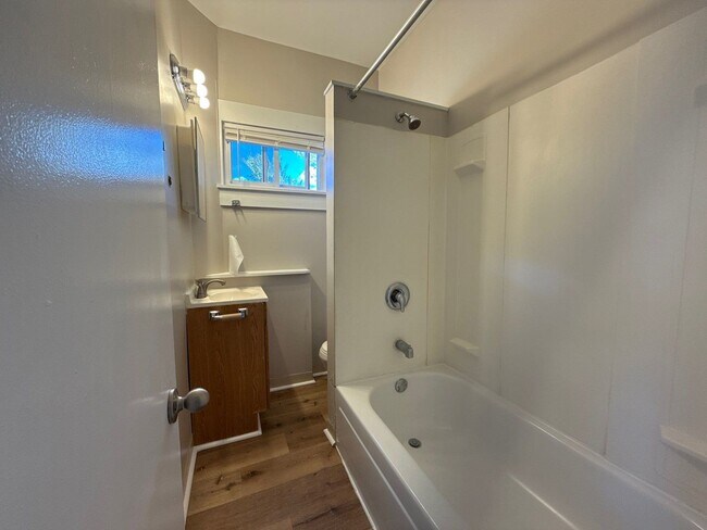 Building Photo - Beautiful Three-Bedroom Home In Baltimore