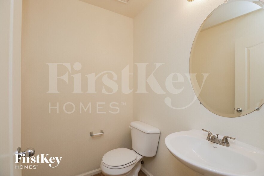 Building Photo - 284 W Jersey Way