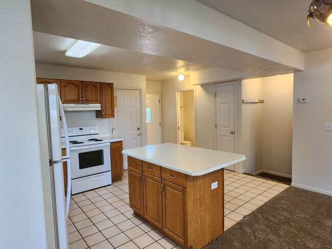 Building Photo - 129 W 100 N