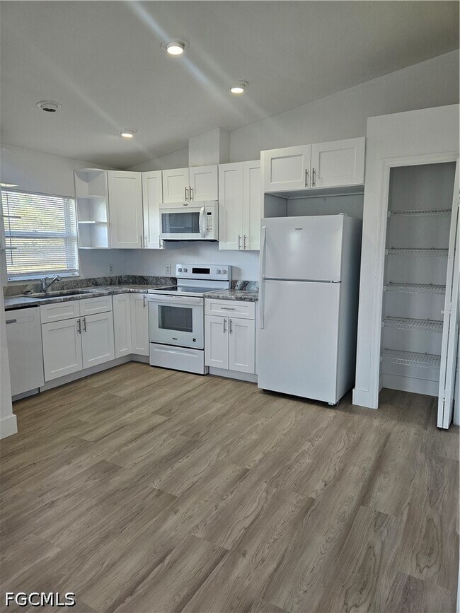 Building Photo - 1247 Bacon Ave