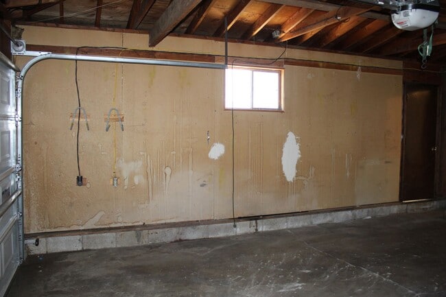 Building Photo - 6520 Climax Ave