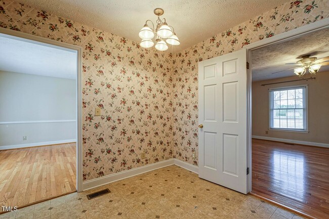 Building Photo - 4610 Linden Rd