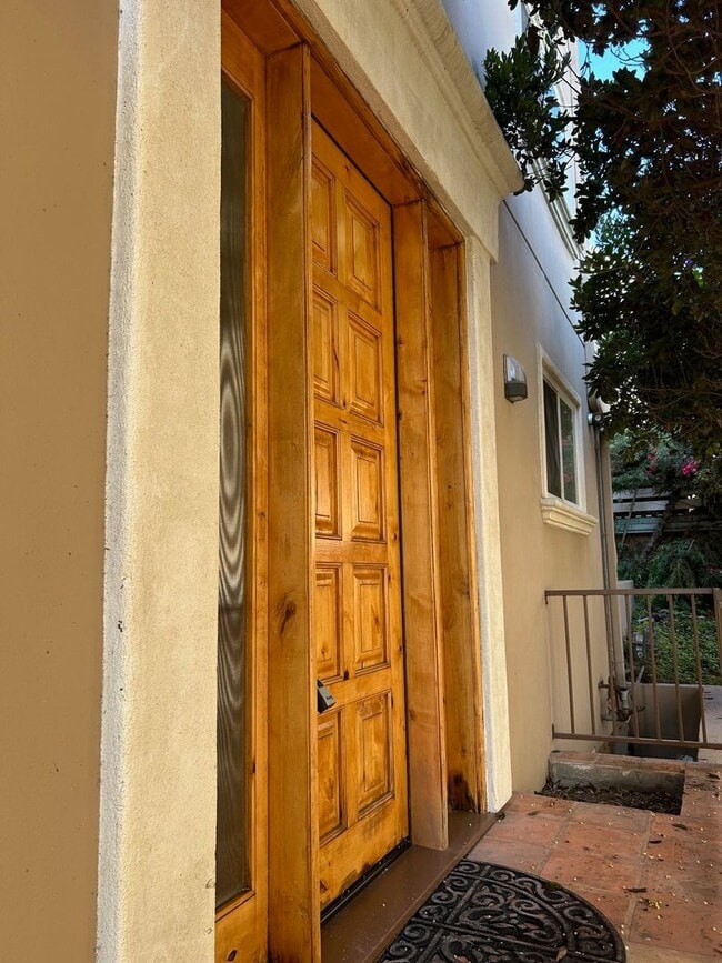 Building Photo - Amazing 3 story free standing contemporary house with terrific ocean views in Playa Del Rey