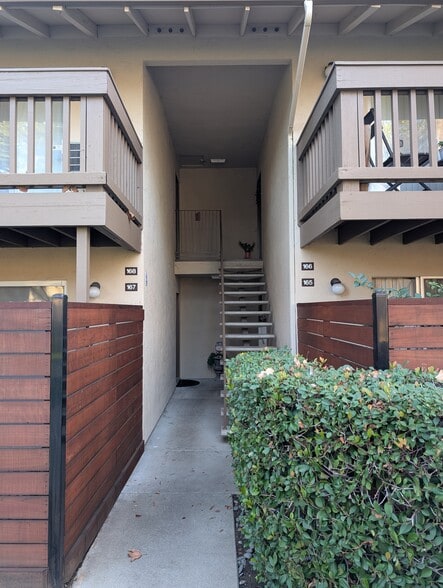 Building Photo - 2738 Oak Rd