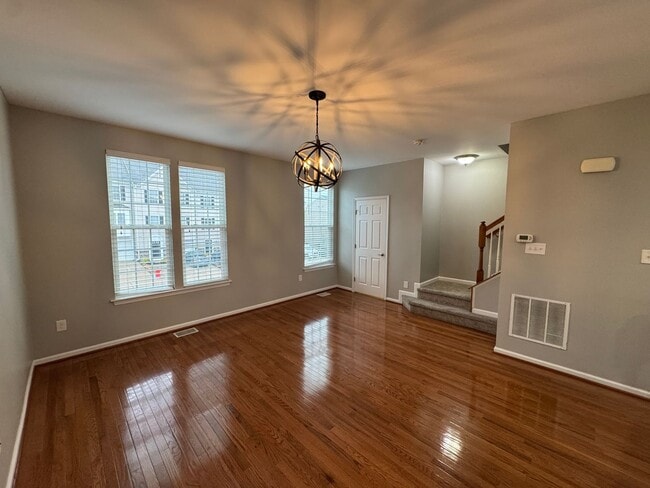 Building Photo - 1720 SF Townhome - 3 BR/1.5 BA in Vineland - Kings Crossing!