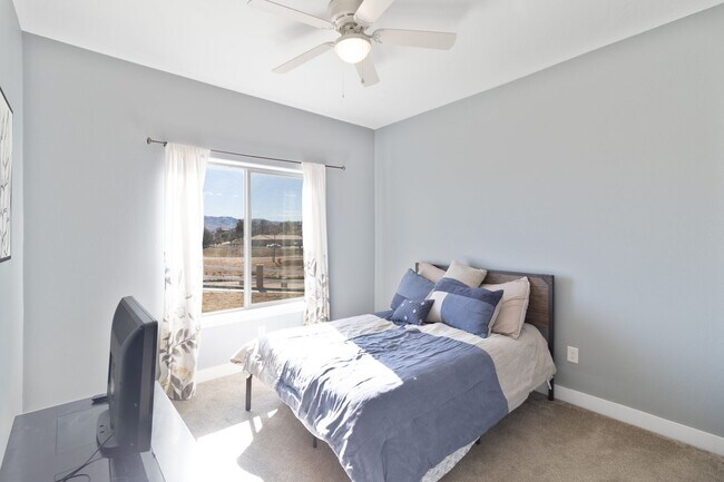 Building Photo - Beautiful 4 Bed 3 Bathroom