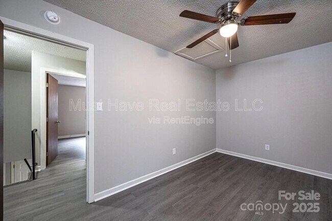 Building Photo - 1051 3rd St SE