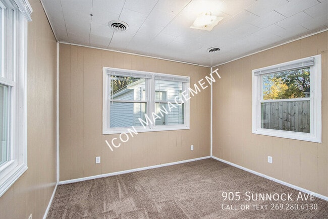 Building Photo - 905 Sunnock Ave