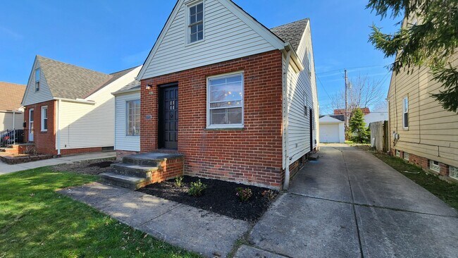 Building Photo - 4156 Hinsdale Rd