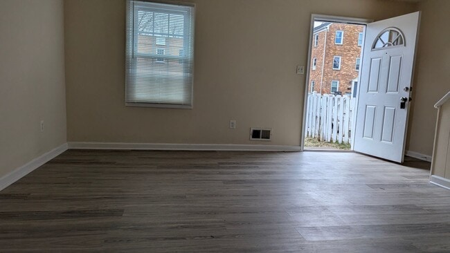 Building Photo - Charming 3 Bed And 1.5 Bath Townhome In Georgetown South