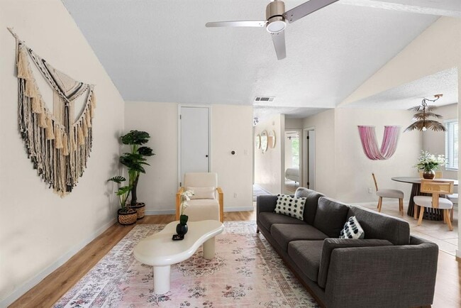 Building Photo - 2320 Montclaire St