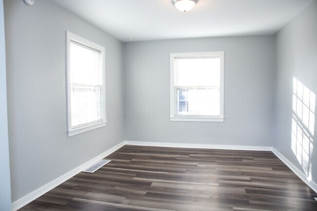 Building Photo - 409 S College Ave
