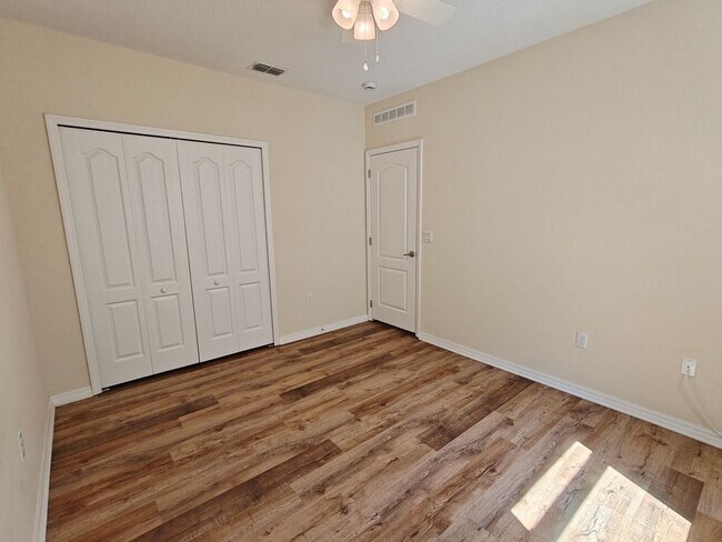 Building Photo - Charming & Modern 3-Bedroom Home with Bright Open Layout!