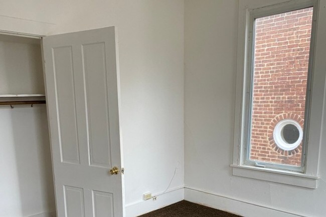 Building Photo - 415 N 11th St