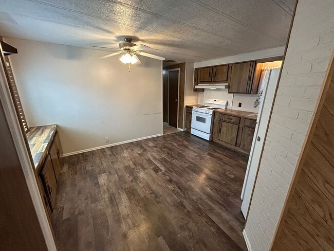 Building Photo - 123 Opal Dr