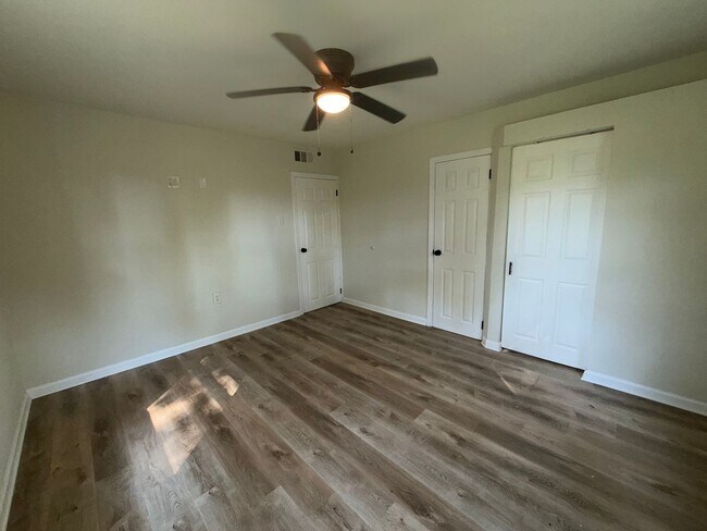 Building Photo - 13091 Lakeridge Dr