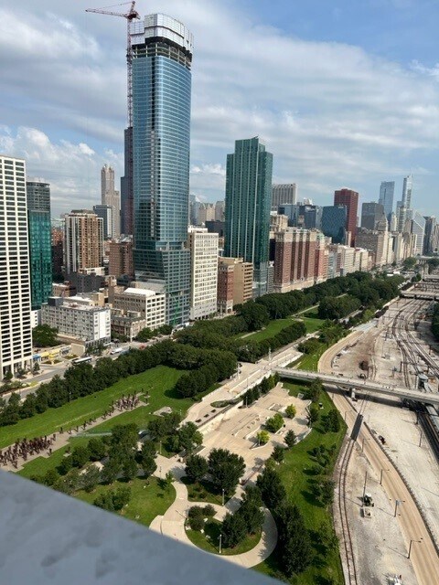 Building Photo - 1211 S Prairie Ave