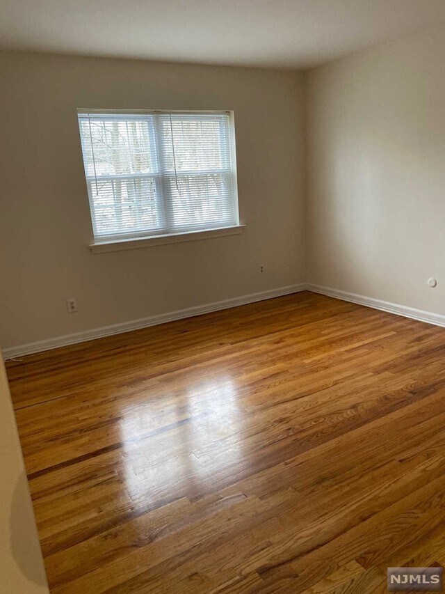 Building Photo - 522 Maple Ave