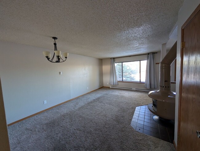 Building Photo - For Rent: Unfurnished 2 Bedroom 2 Bath Condo