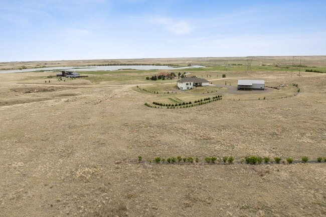 Building Photo - Executive 3-Bed Ranch Main Level - Private...