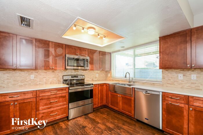 Building Photo - 8725 W Ironwood Dr