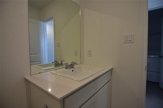 Building Photo - 275 Bugbee