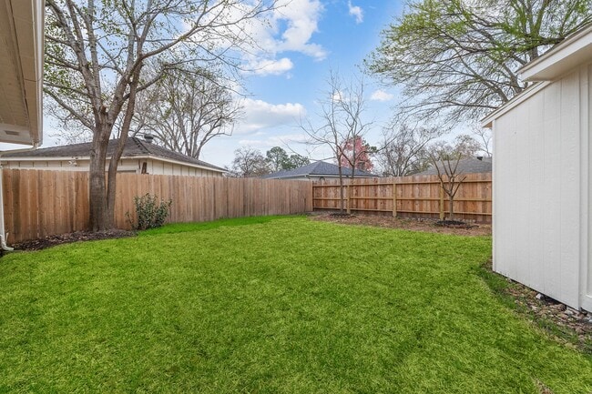 Building Photo - 9719 Springmont Dr