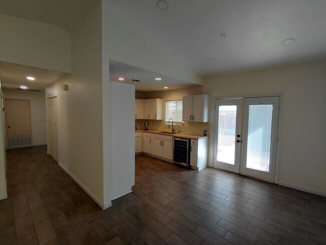 Building Photo - Modern Comfort Meets Family-Friendly Living in a Great Neighborhood