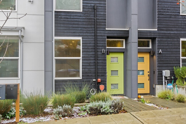 Building Photo - 2614 SW Nevada St