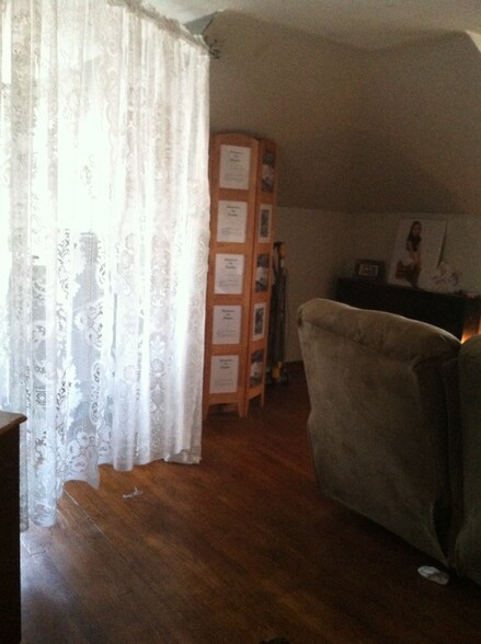 Building Photo - 1530 Main St