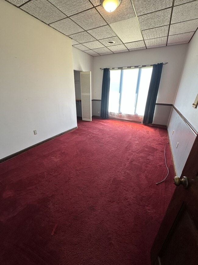 Building Photo - Charming, Light-Filled Retreat with Quiet Comfortable Living