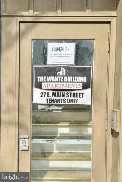 Building Photo - 27 E Main St