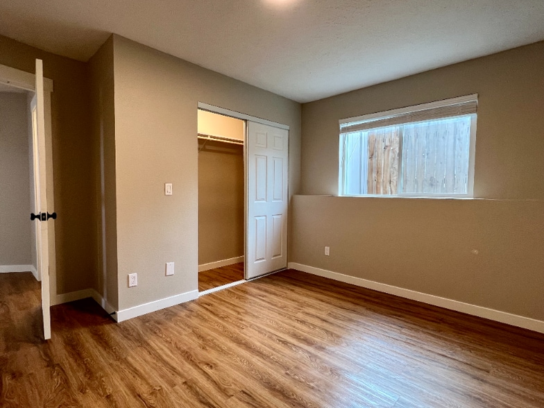 Building Photo - 2612 W Bridge Ave