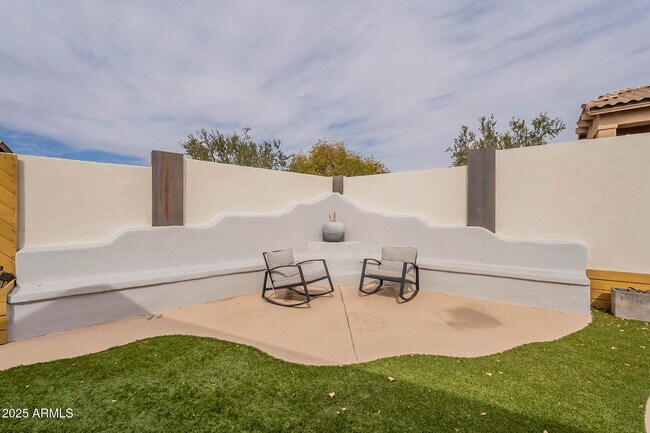 Building Photo - 9102 E Siesta Ln