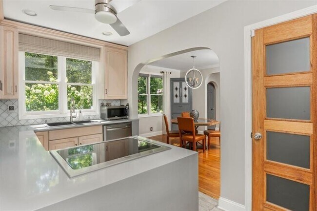 Building Photo - 168 Garland Ave