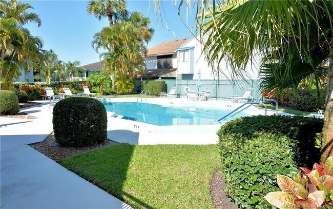Building Photo - 950 S Kanner Hwy