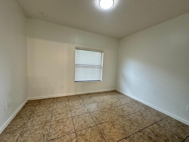Building Photo - 1045 Villas LLC (1035 NE 10th Ave)