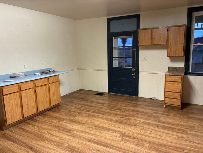 Building Photo - Charming 3-bedroom, 1-bath single-family home