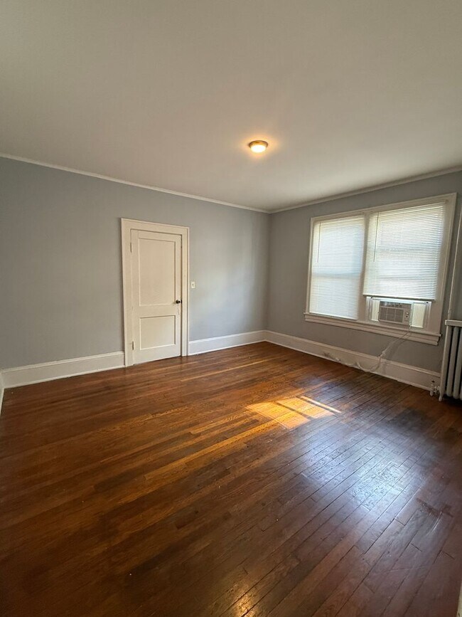 Building Photo - 1610 Hampton Ave SW